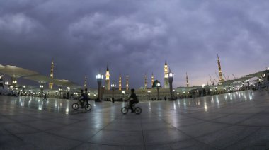  Gün batımında Mescid ve Nabawi Medine Büyük Camii