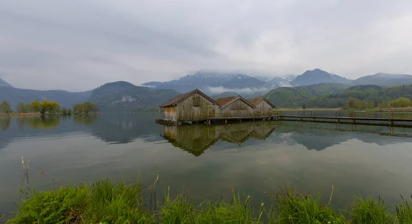 Muelle Que Conduce Las Casas Barcos Madera Tranquilo Lago Kochel — Foto de Stock