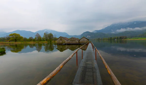 Muelle Que Conduce Las Casas Barcos Madera Tranquilo Lago Kochel — Foto de Stock