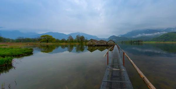 Muelle Que Conduce Las Casas Barcos Madera Tranquilo Lago Kochel — Foto de Stock