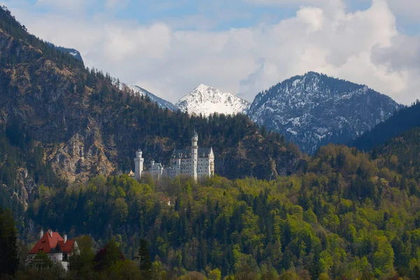 Krásný Výhled Světoznámý Zámek Neuschwanstein Románský Palác Devatenáctého Století Postavený — Stock fotografie