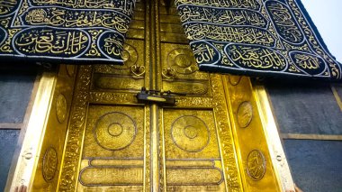 Hac sırasında Mekke Haram Camii'nde Kabe'de Müslüman Hacılar, Suudi Arabistan, Hac.