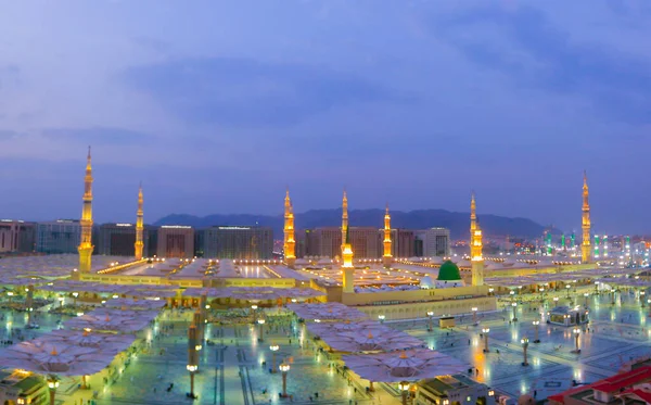 Masjid Nabawi Vid Maghrib Bönen — Stockfoto