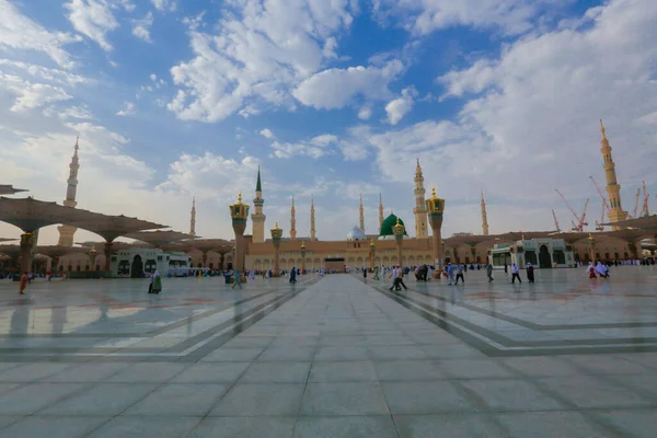 Maghrib Namazı 'nda El-Mescid an-Nabawi