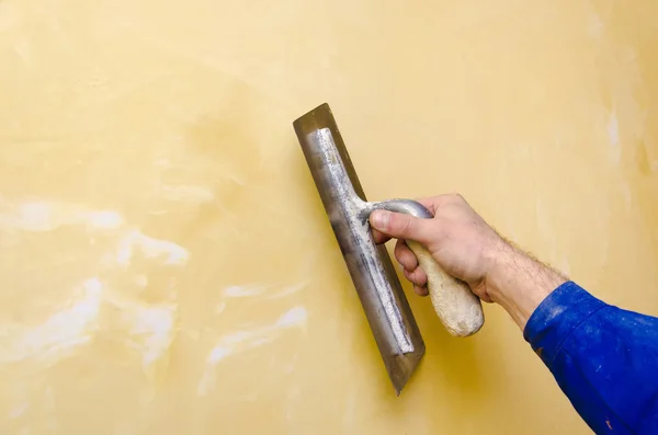 Master with a spatula — Stock Photo, Image