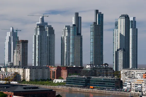 Rascacielos, puerto madero, buenos aires, argentina — Foto de Stock