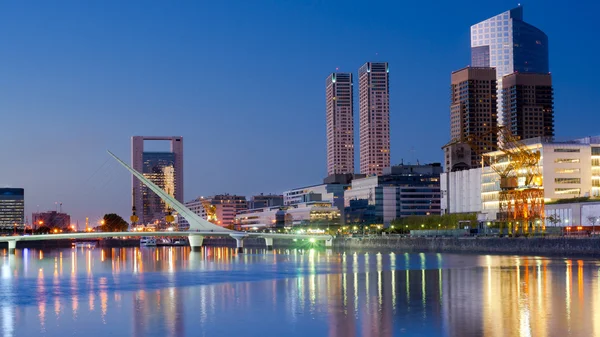 Buenos aires, puerto madero de noche — Foto de Stock