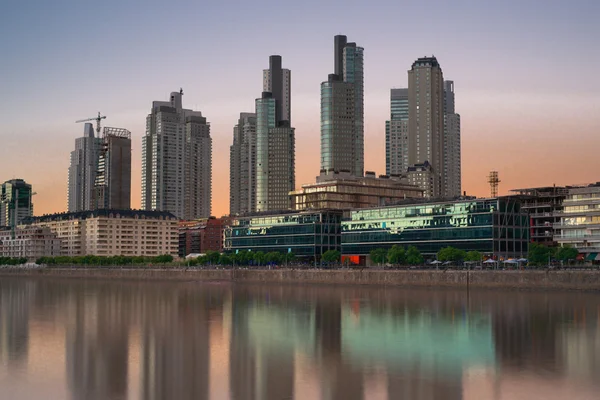 Buenos aires, puerto madero al atardecer — Foto de Stock