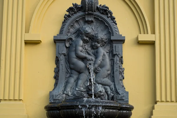 Water fountain with angels — Stock Photo, Image