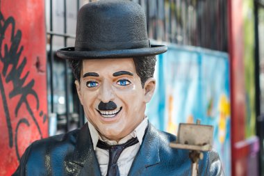 heykeli charlie chaplin