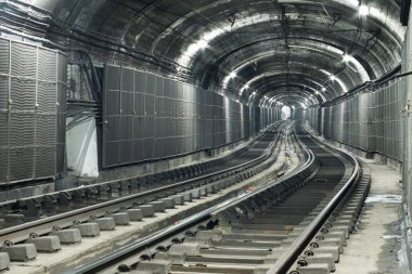 boş Metro'ya