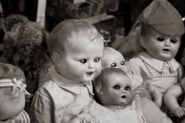 şeytani oyuncak bebek