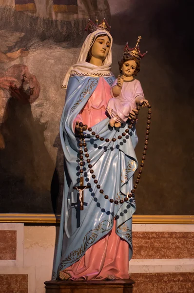 Virgin Mary statue inside church — Stock Photo, Image