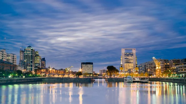 Paisaje urbano de buenos aires, ciudad capital de la República argentina — Foto de Stock