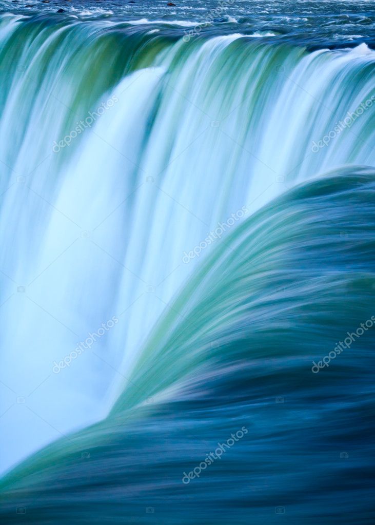 Close up de água correndo sobre Horseshoe Falls, Niagara Falls, O fotos