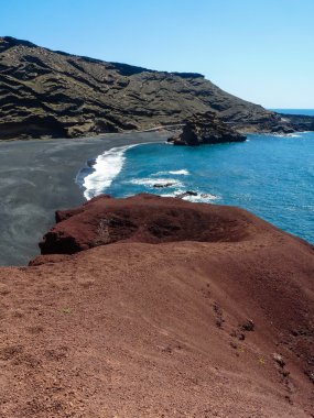 siyah el golfo lanzarote kumsalda