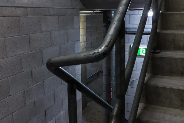 Courir dans un labyrinthe de béton — Photo