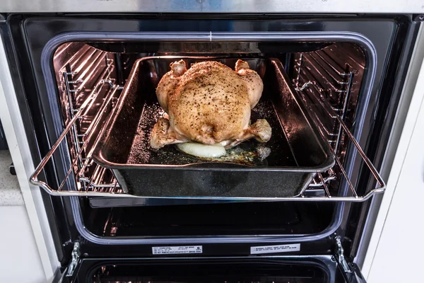 Roast Chicken in the Oven — Stock Photo, Image