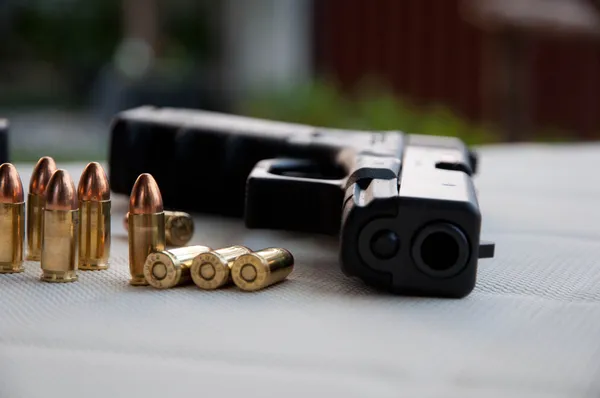 Gun and bullet — Stock Photo, Image