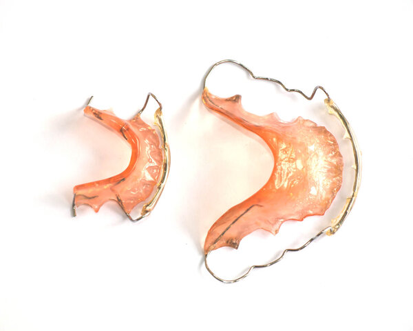 Изолированный ретейнер
