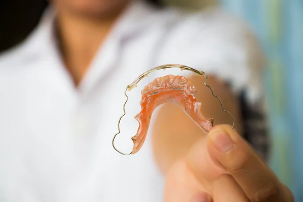 Holding parantez dişler için