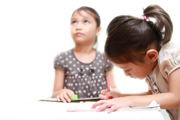 Kid se siente aburrido mientras la hermana hace la tarea después de la escuela —  Fotos de Stock