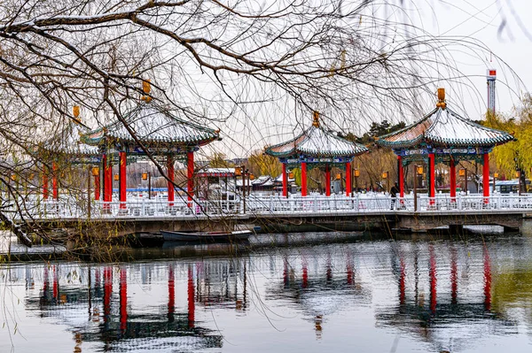 初冬の初雪 中国長春市南湖公園の冬の風景 — ストック写真
