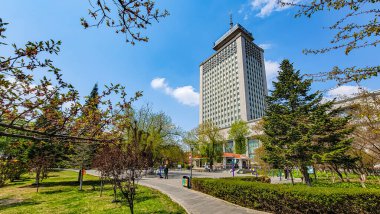 Changchun, Çin 'deki Xinghuacun Parkı' nın bahar manzarası