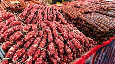 Çin 21. Changchun Tarım Fuarı 'nın sergi alanında nefis sosisler sergileniyor.