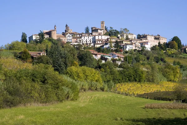 Neive. historische heuvel stad van Italië — Stockfoto