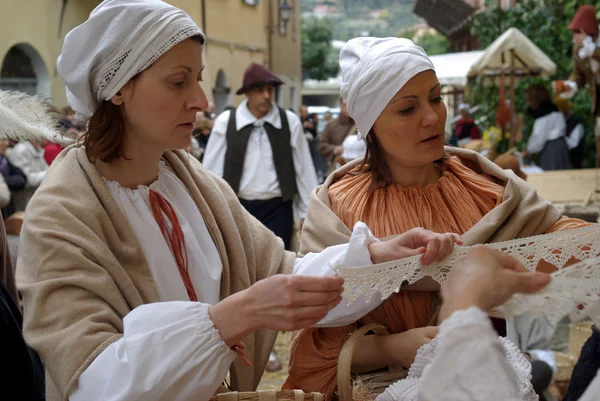 Medieval market. Participants of medieval costume party — Stock Photo, Image