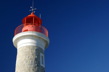 Derin Mavi Gök Altında Deniz Feneri