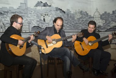 fado - geleneksel Portekiz gitar çalmak