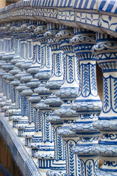 Detail van decoratieve gebouw in Spanje plein, Sevilla — Stockfoto