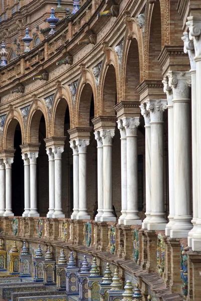 Detail des ornamentalen Gebäudes auf dem Platz von Spanien, Sevilla — Stockfoto