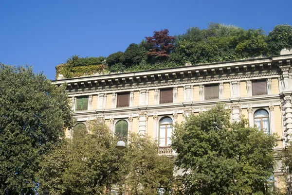 Edificio in centro a Milano — Foto Stock