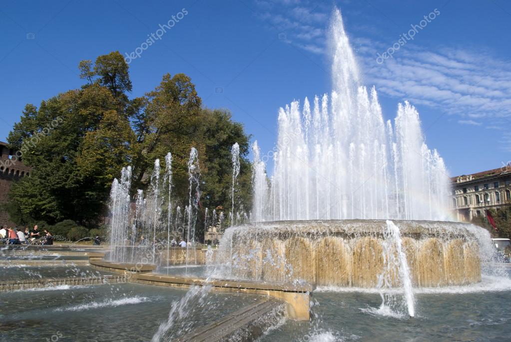 Fountain in Milan — Stock Photo 18705149