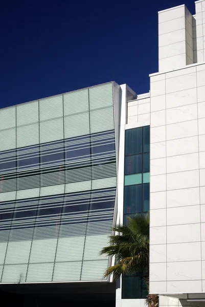 Edificio de oficinas moderno —  Fotos de Stock