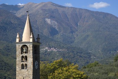 Romanesk çan kulesi