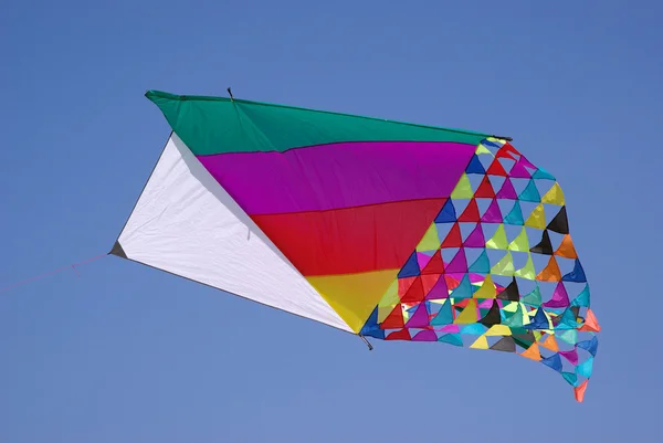 Kite colorido no céu — Fotografia de Stock