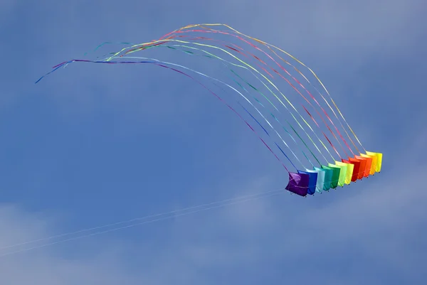 Kleurrijke kite in lucht — Stockfoto