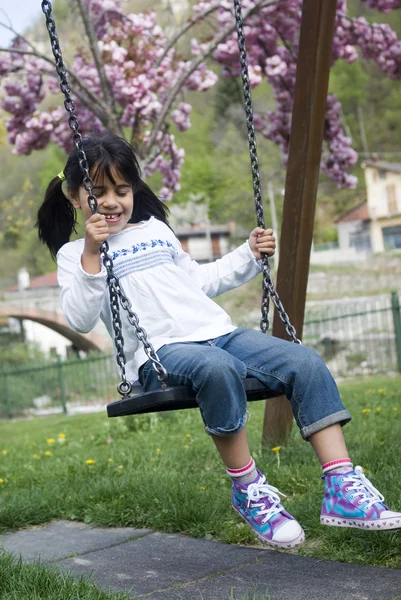 Chica feliz en swing —  Fotos de Stock