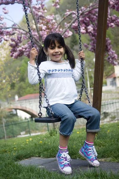 Chica feliz en swing —  Fotos de Stock