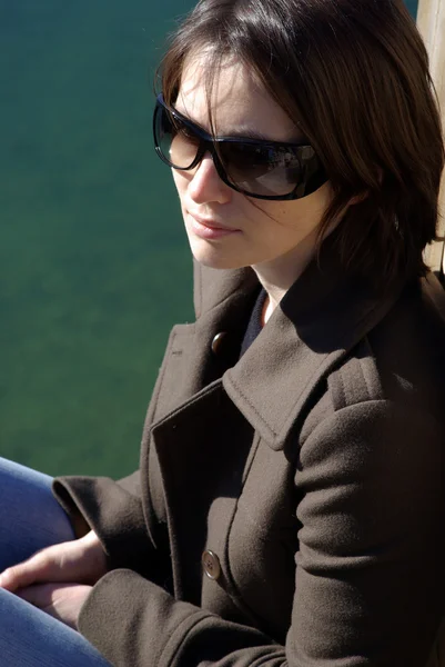 Kvinna med solglasögon — Stockfoto