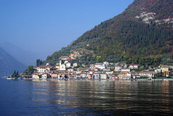 加达渔村、 伊塞奥湖、 意大利的小镇 — 图库照片