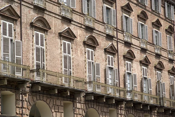Μπαρόκ πρόσοψη ενός κτιρίου στο Τορίνο — Φωτογραφία Αρχείου