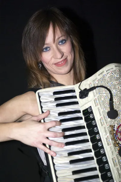 Femme avec accordéon — Photo