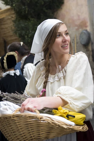 Deelnemer van middeleeuwse kostuum partij — Stockfoto