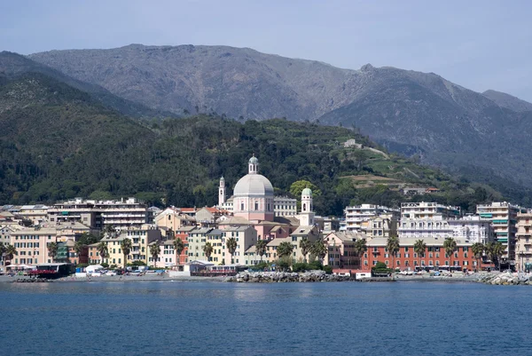 Perli a tengertől, panoráma Genova-Olaszország — Stock Fotó