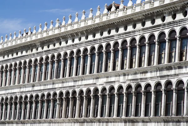 Veneza. Fachada da Procuratie na Praça de São Marcos — Fotografia de Stock